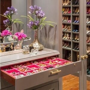 Meet your Posher, Janet